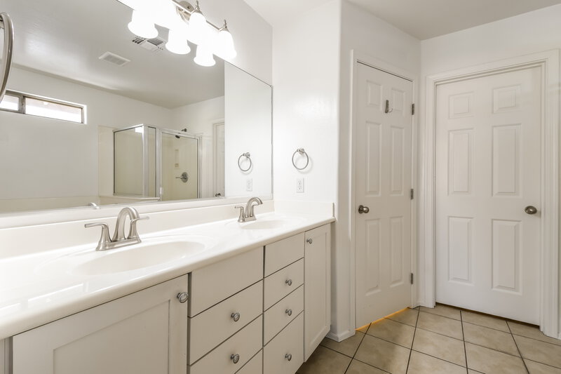 2,275/Mo, 3829 E Kent Ave Gilbert, AZ 85296 Main Bathroom View