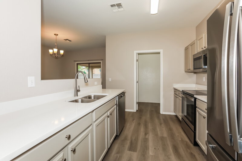1,670/Mo, 1715 E Renegade Trl San Tan Valley, AZ 85143 Kitchen View 2