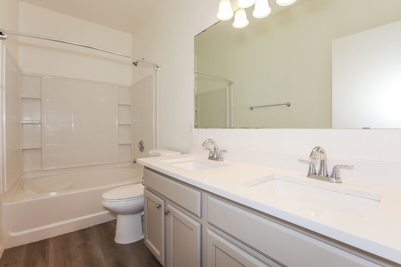 1,670/Mo, 1715 E Renegade Trl San Tan Valley, AZ 85143 Main Bathroom View