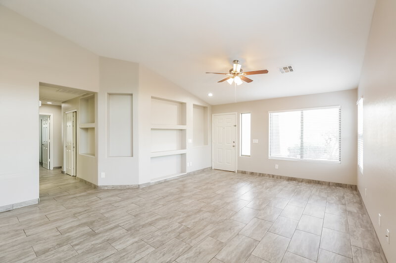 2,625/Mo, 5112 W galena Cir Laveen, AZ 85339 Living Room View 2