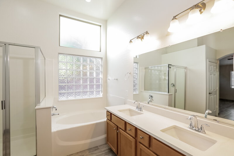 2,625/Mo, 5112 W galena Cir Laveen, AZ 85339 Main Bathroom View