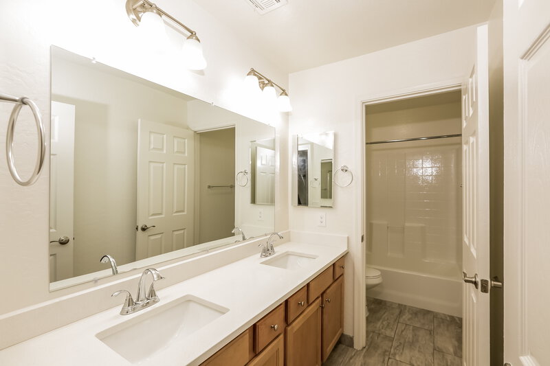 2,625/Mo, 5112 W galena Cir Laveen, AZ 85339 Bathroom View