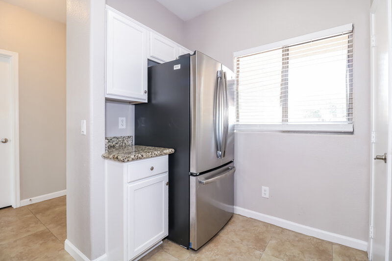 1,870/Mo, 1109 S 4th Ave Avondale, AZ 85323 Kitchen View 2