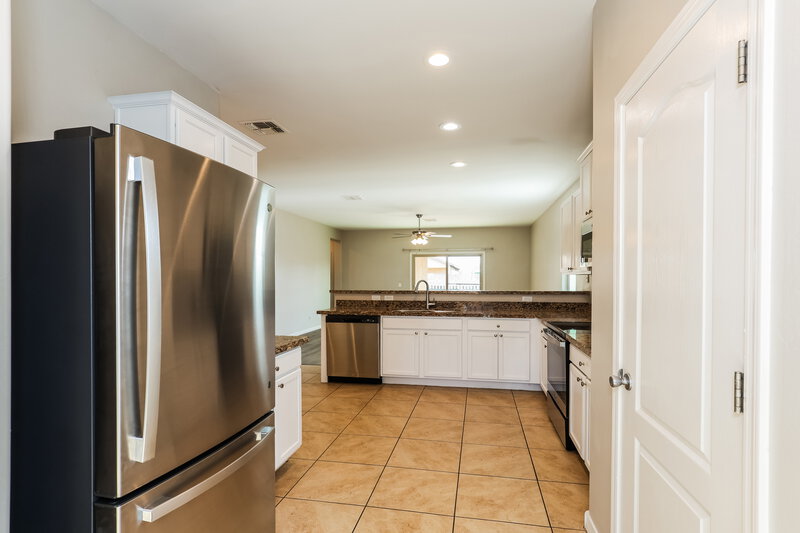 1,795/Mo, 4887 S 245th Ln Buckeye, AZ 85326 Kitchen View 2