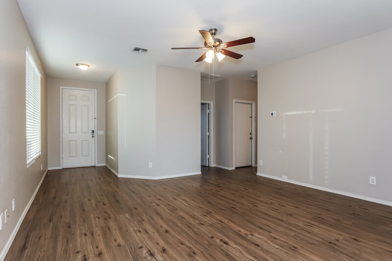 1,850/Mo, 3139 W Pollack St Phoenix, AZ 85041 Living Room View 2