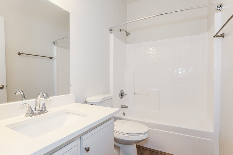 1,850/Mo, 3139 W Pollack St Phoenix, AZ 85041 Bathroom View