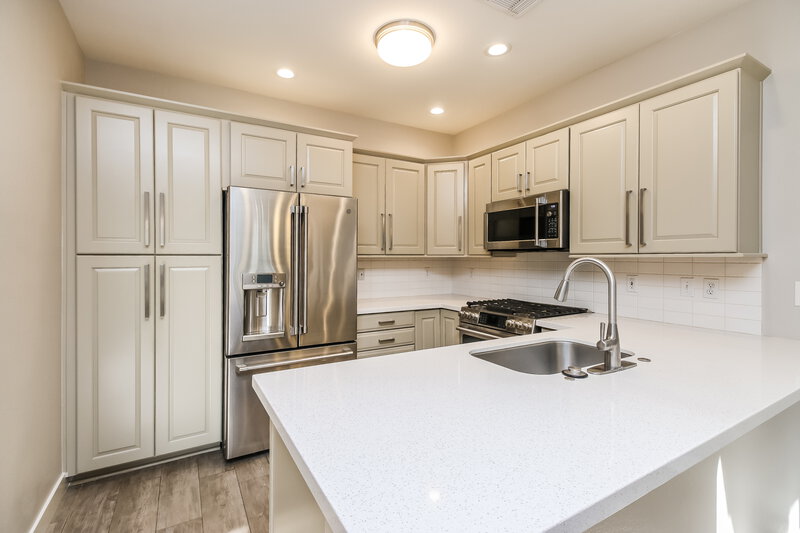 2,645/Mo, 21837 N 40Th Pl Phoenix, AZ 85050 Kitchen View 2