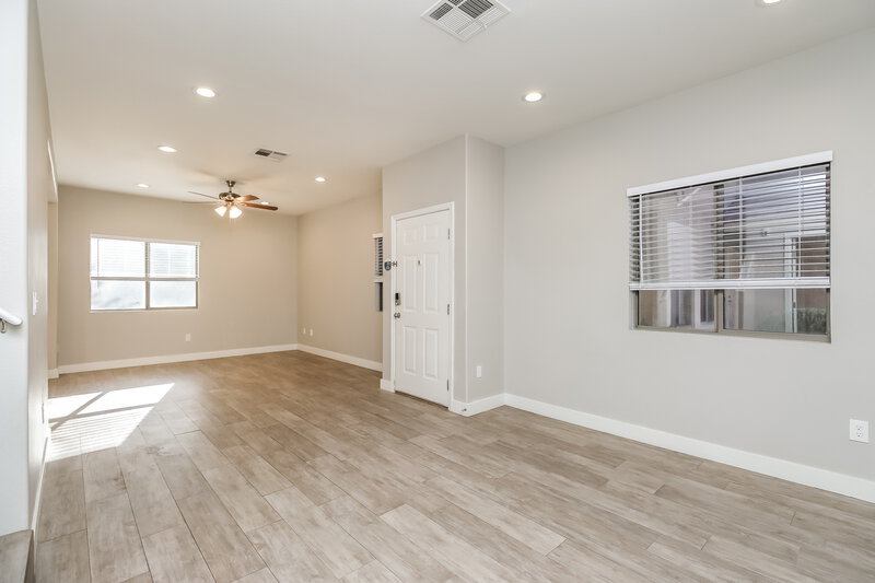 2,645/Mo, 21837 N 40Th Pl Phoenix, AZ 85050 Family Room View 2