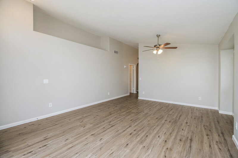 2,810/Mo, 748 W Dublin Street Gilbert, AZ 85233 Living Room View 2