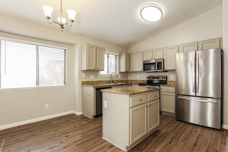 2,555/Mo, 748 W Dublin Street Gilbert, AZ 85233 Kitchen View