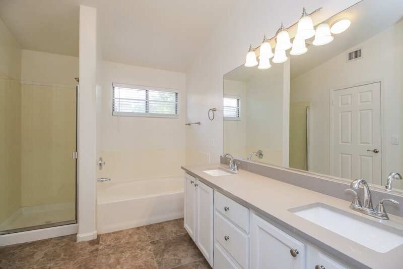 2,810/Mo, 748 W Dublin Street Gilbert, AZ 85233 Main Bathroom View