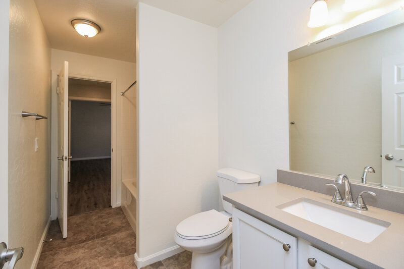 2,810/Mo, 748 W Dublin Street Gilbert, AZ 85233 Bathroom View