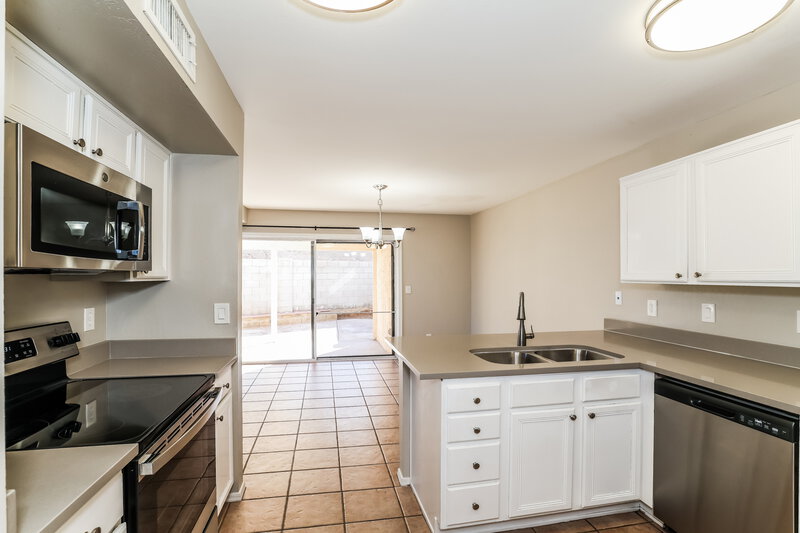 2,060/Mo, 2345 E Gelding Dr Phoenix, AZ 85022 Kitchen View 2
