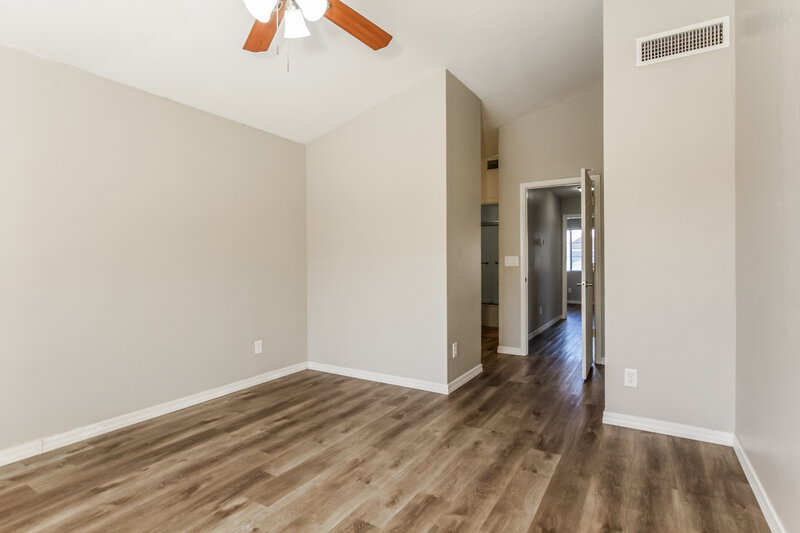 2,080/Mo, 2345 E Gelding Dr Phoenix, AZ 85022 Main Bedroom View 2