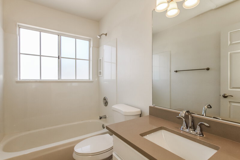 2,080/Mo, 2345 E Gelding Dr Phoenix, AZ 85022 Bathroom View