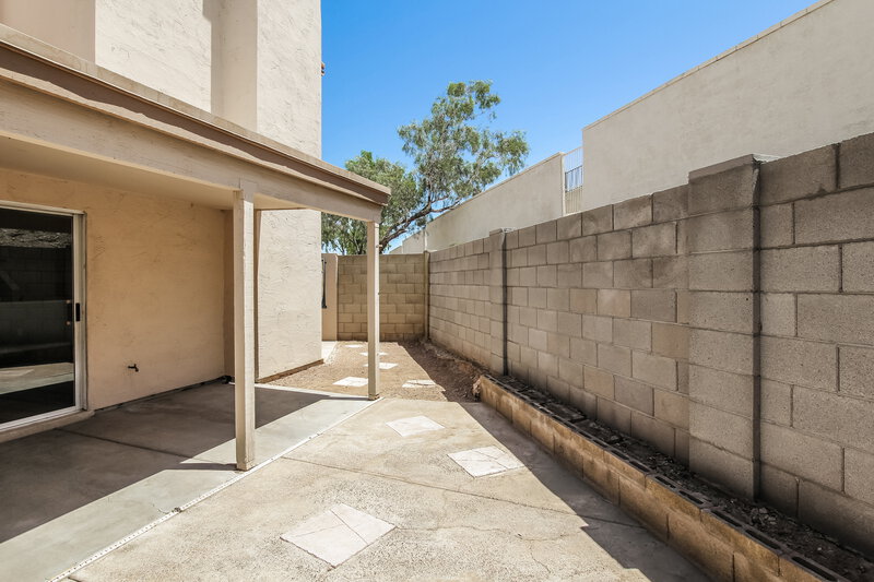 2,080/Mo, 2345 E Gelding Dr Phoenix, AZ 85022 Rear View