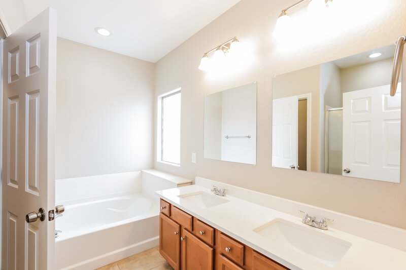2,620/Mo, 5820 W Euclid Avenue Laveen, AZ 85339 Main Bathroom View