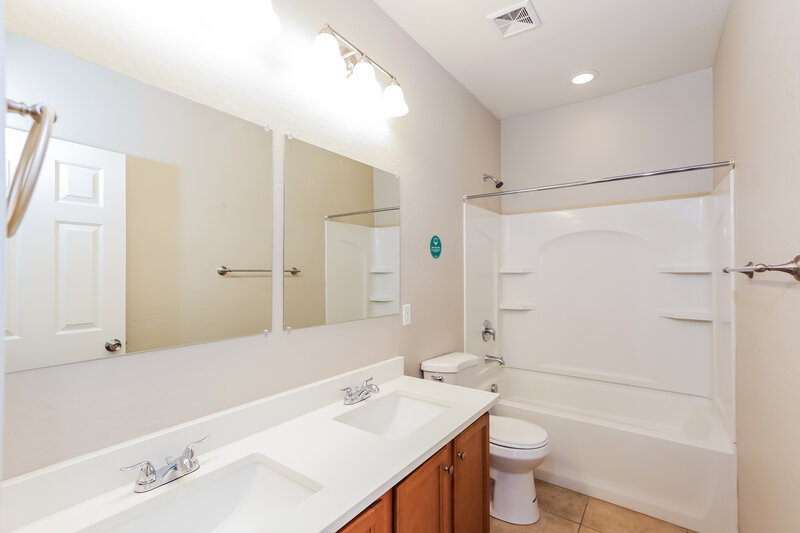 2,620/Mo, 5820 W Euclid Avenue Laveen, AZ 85339 Bathroom View 2