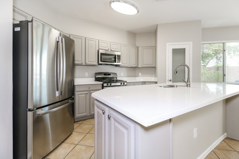 2,230/Mo, 1305 S 119th Dr Avondale, AZ 85323 Kitchen View