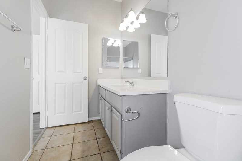 2,230/Mo, 1305 S 119th Dr Avondale, AZ 85323 Main Bathroom View