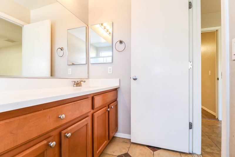 1,900/Mo, 11554 W Carol Avenue Youngtown, AZ 85363 Main Bathroom View