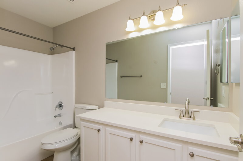 2,370/Mo, 5743 E Flossmoor Cir Mesa, AZ 85206 Bathroom View