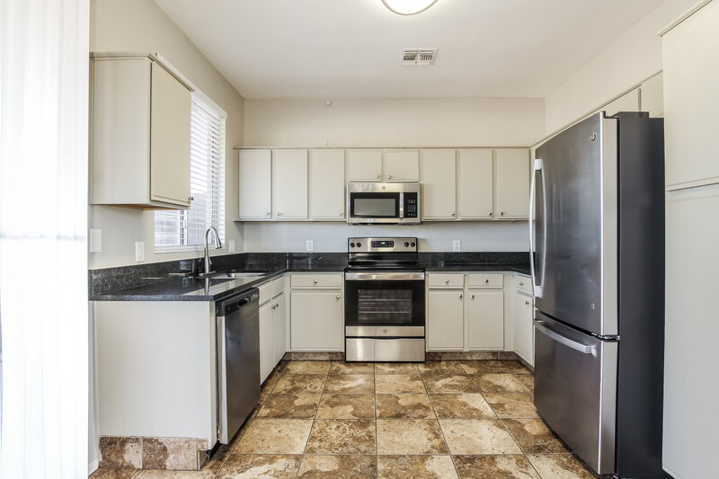 2,190/Mo, 1410 E June St Mesa, AZ 85203 Kitchen View