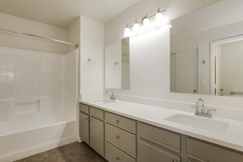 2,190/Mo, 1410 E June St Mesa, AZ 85203 Main Bathroom View