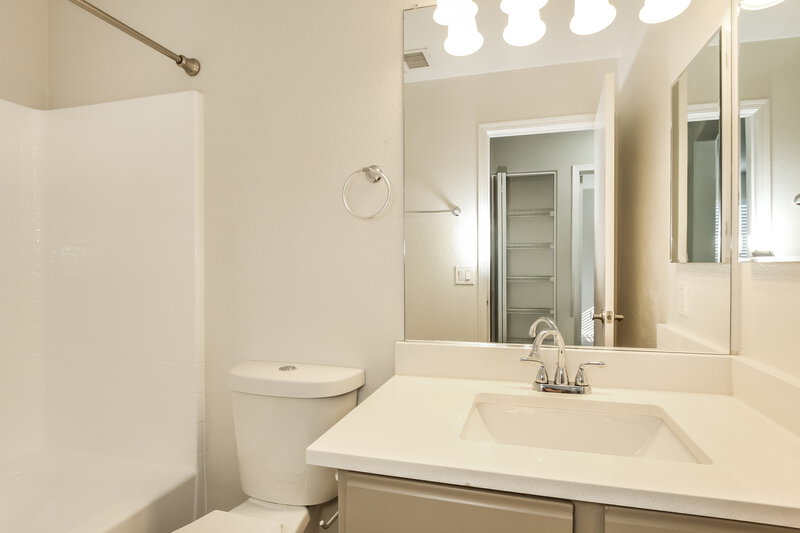 2,190/Mo, 1410 E June St Mesa, AZ 85203 Bathroom View