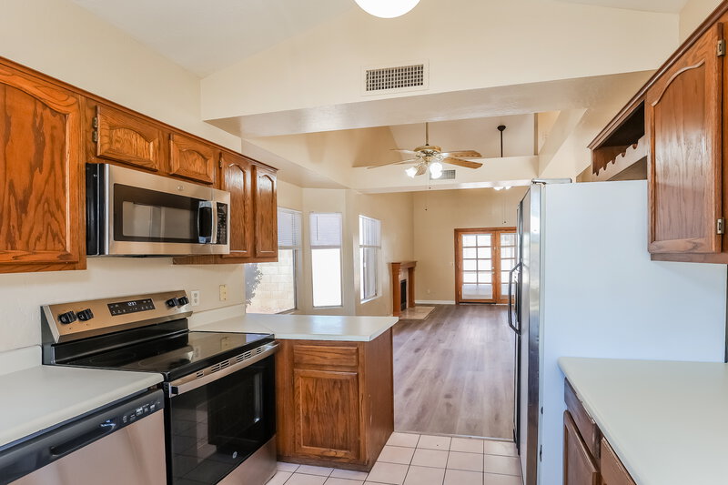 2,225/Mo, 6232 W Laredo St Chandler, AZ 85226 Kitchen View 2