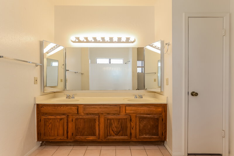 2,225/Mo, 6232 W Laredo St Chandler, AZ 85226 Main Bathroom View
