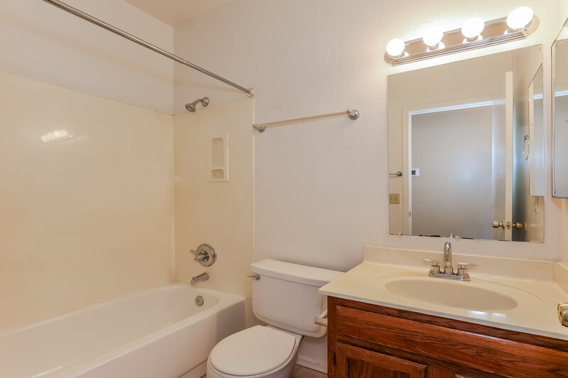 2,225/Mo, 6232 W Laredo St Chandler, AZ 85226 Bathroom View