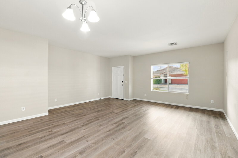 2,590/Mo, 3422 W Chambers St Phoenix, AZ 85041 Living Room View