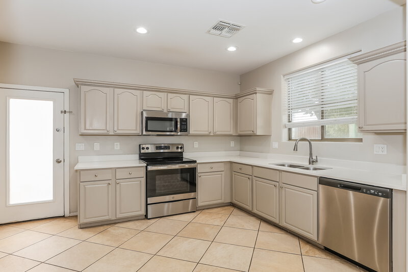 1,935/Mo, 809 E Agua Fria Ln Avondale, AZ 85323 Kitchen View 2