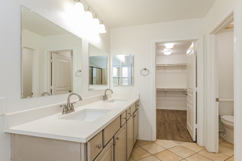 1,935/Mo, 809 E Agua Fria Ln Avondale, AZ 85323 Main Bathroom View 2