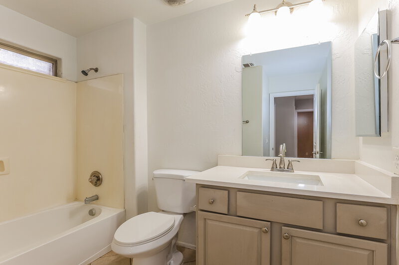 1,935/Mo, 809 E Agua Fria Ln Avondale, AZ 85323 Bathroom View