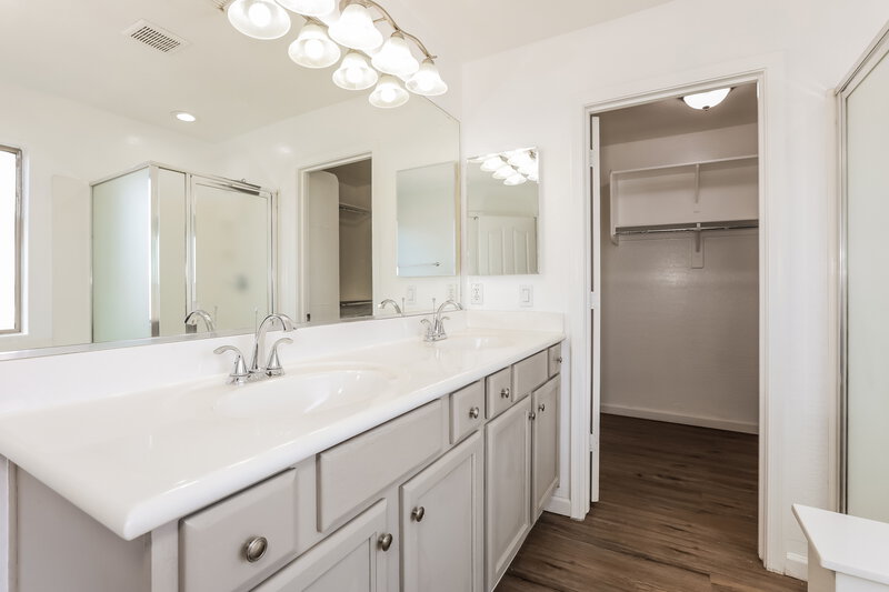 2,595/Mo, 3447 E Powell Way Gilbert, AZ 85298 Main Bathroom View