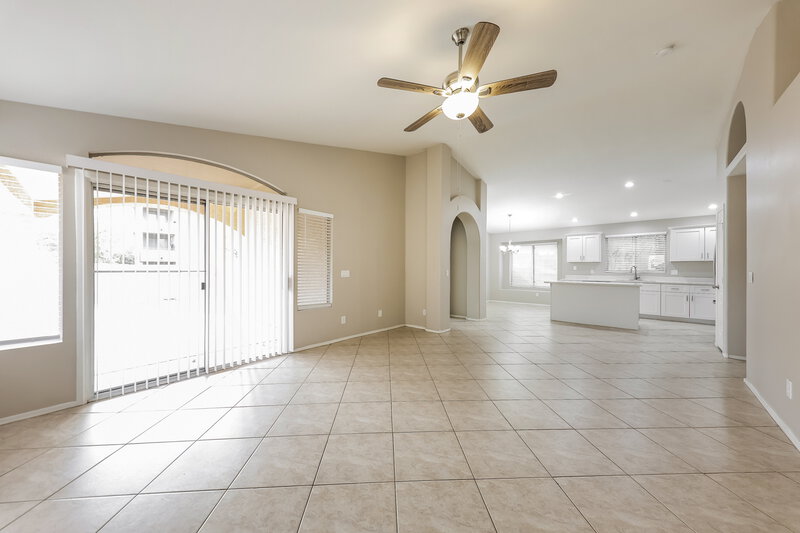 2,565/Mo, 20015 N 22nd Pl Phoenix, AZ 85024 Living Room View 3