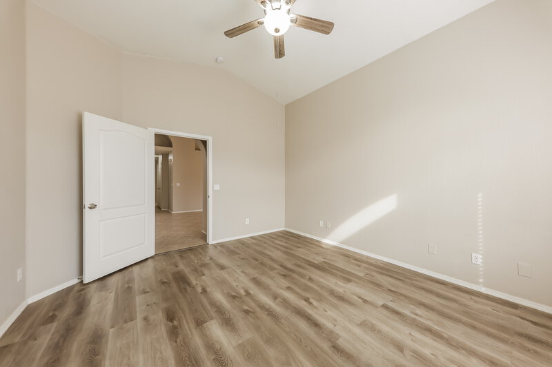 2,565/Mo, 20015 N 22nd Pl Phoenix, AZ 85024 Main Bedroom View 2