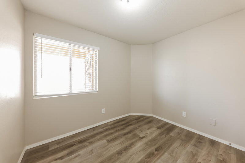 2,565/Mo, 20015 N 22nd Pl Phoenix, AZ 85024 Bedroom View 2