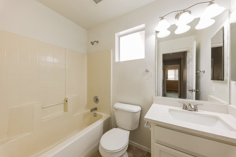 2,565/Mo, 20015 N 22nd Pl Phoenix, AZ 85024 Bathroom View