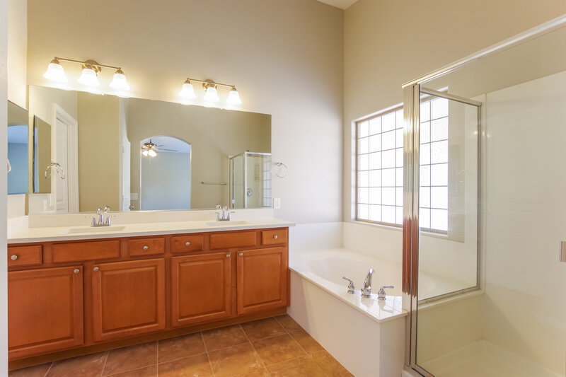 2,465/Mo, 3026 W Rapalo Rd Phoenix, AZ 85086 Main Bathroom View