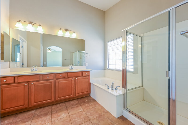 2,450/Mo, 3026 W Rapalo Rd Phoenix, AZ 85086 Main Bathroom View