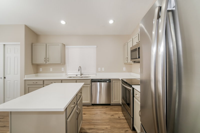 2,585/Mo, 1434 E South Fork Dr Phoenix, AZ 85048 Kitchen View