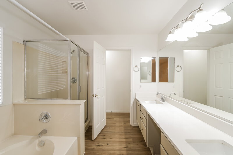 2,585/Mo, 1434 E South Fork Dr Phoenix, AZ 85048 Main Bathroom View