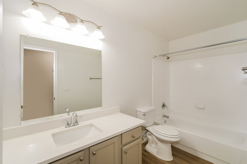 2,585/Mo, 1434 E South Fork Dr Phoenix, AZ 85048 Bathroom View