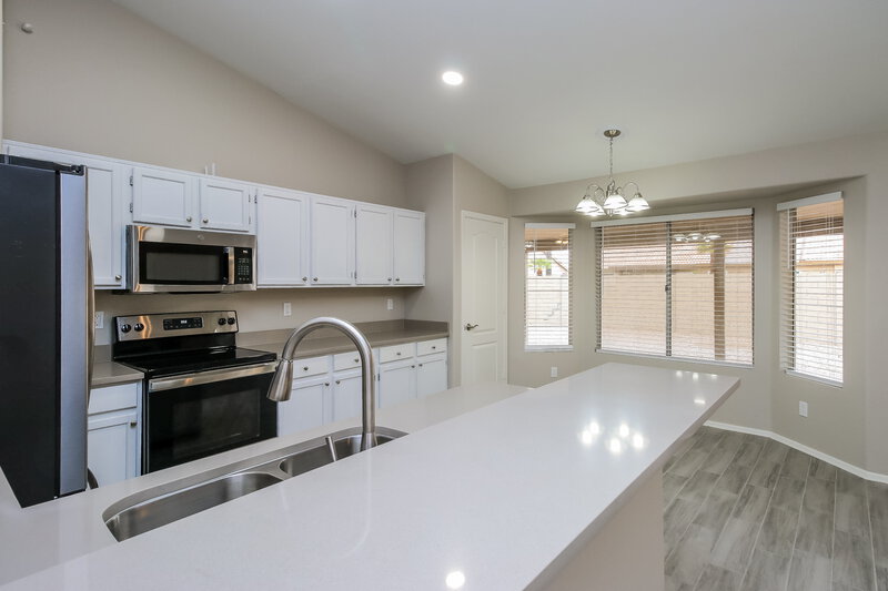 2,530/Mo, 1815 E Ironwood Dr Chandler, AZ 85225 Kitchen View 2