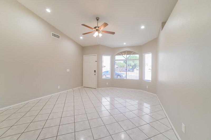 2,260/Mo, 1320 N 61st Pl Mesa, AZ 85205 Living Room View