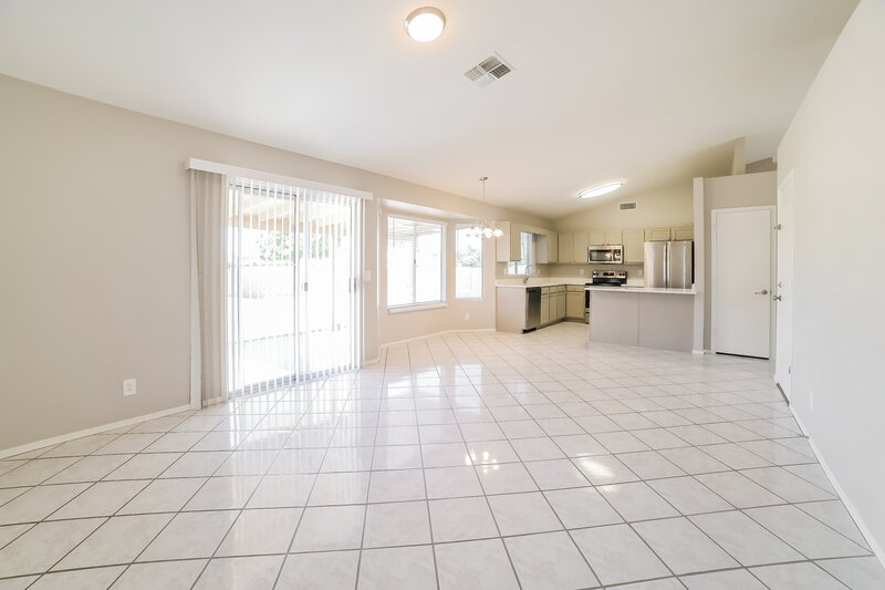 2,260/Mo, 1320 N 61st Pl Mesa, AZ 85205 Dining Room View 2