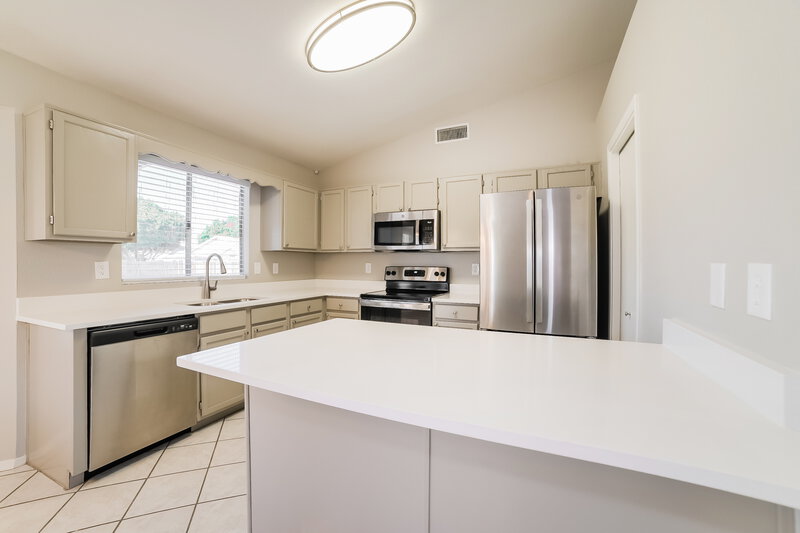 2,260/Mo, 1320 N 61st Pl Mesa, AZ 85205 Kitchen View